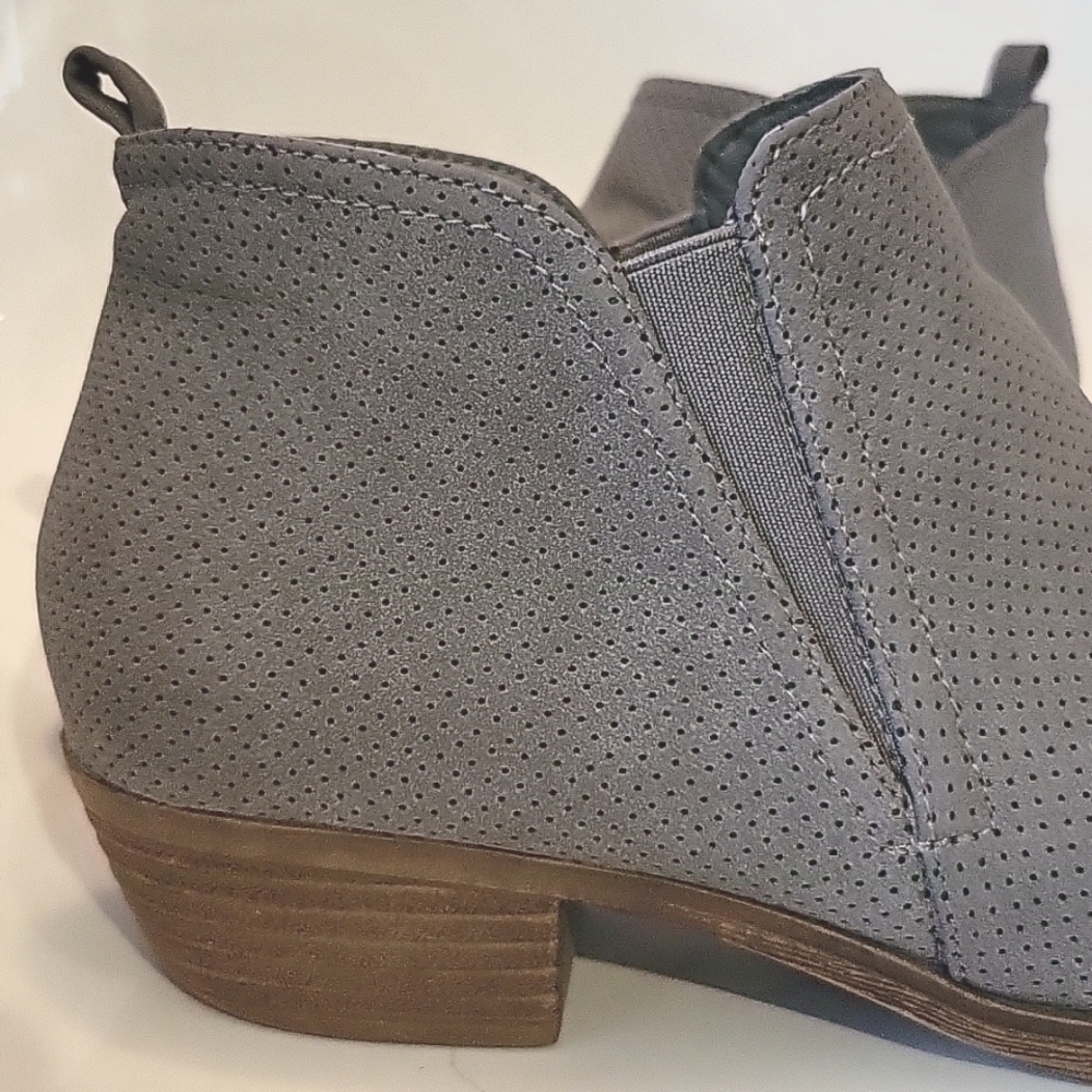 🛍CLEARANCE🛍 Ankle Boot Sz. 8.5 - Picture 8 of 9